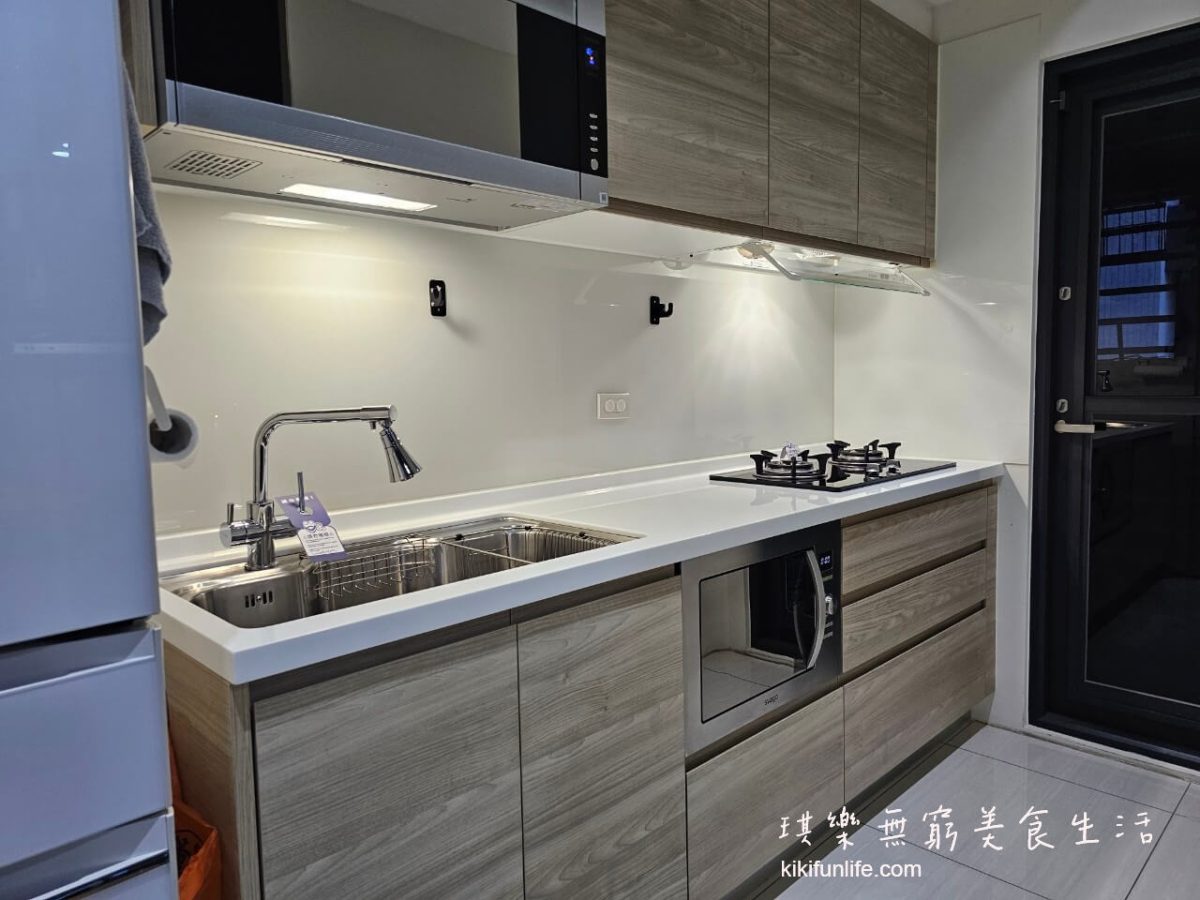 【鍍老爺居家鍍膜】懶人福音!給廚房/浴室鍍上奈米陶瓷的堅硬保護 抗油污、防水垢、好清潔 浴室玻璃鍍膜推薦 全台到府 細緻服務 【鍍老爺居家鍍膜】懶人福音!給廚房/浴室鍍上奈米陶瓷的堅硬保護 抗油污、防水垢、好清潔 浴室玻璃鍍膜推薦 全台到府 細緻服務